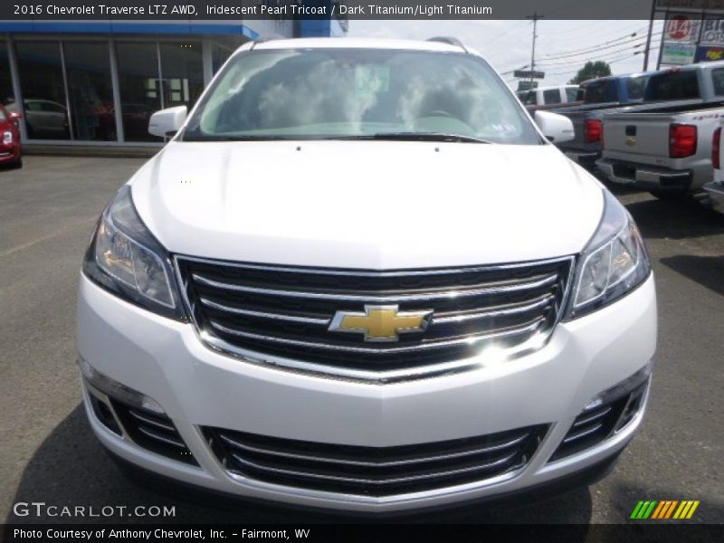 Iridescent Pearl Tricoat / Dark Titanium/Light Titanium 2016 Chevrolet Traverse LTZ AWD