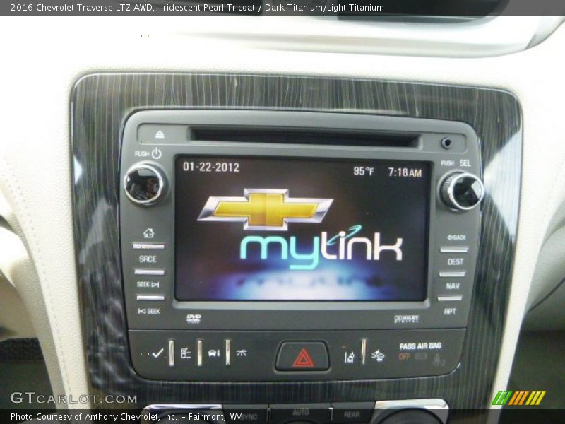 Iridescent Pearl Tricoat / Dark Titanium/Light Titanium 2016 Chevrolet Traverse LTZ AWD