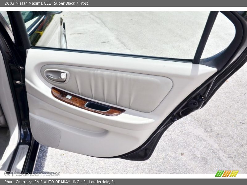 Super Black / Frost 2003 Nissan Maxima GLE