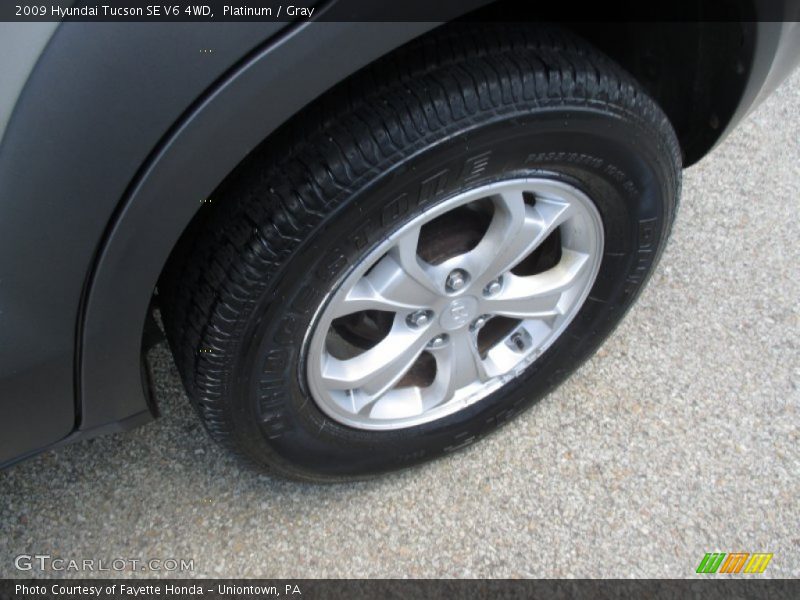 Platinum / Gray 2009 Hyundai Tucson SE V6 4WD