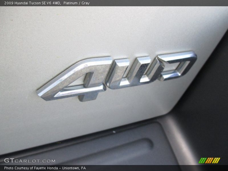 Platinum / Gray 2009 Hyundai Tucson SE V6 4WD