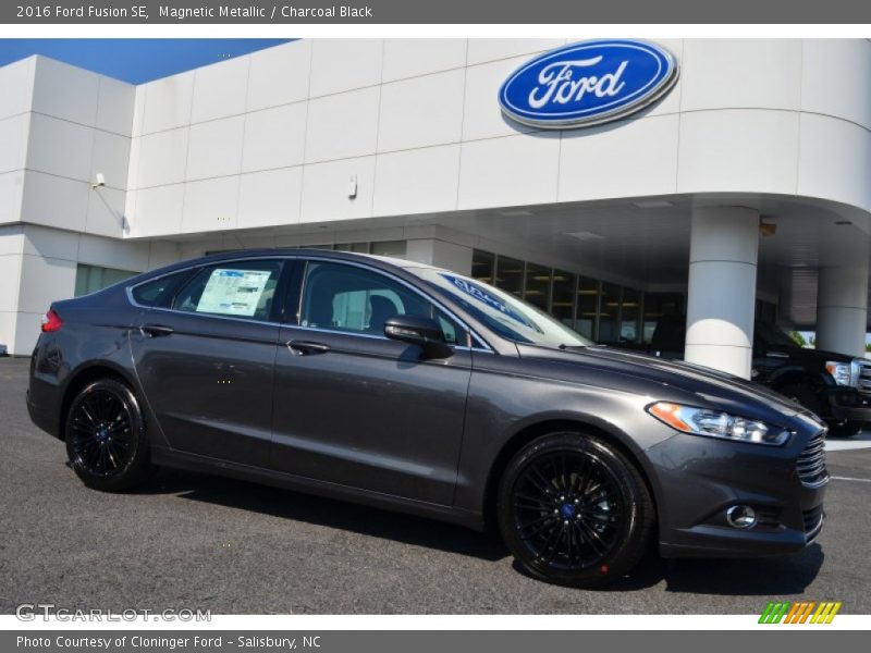 Magnetic Metallic / Charcoal Black 2016 Ford Fusion SE