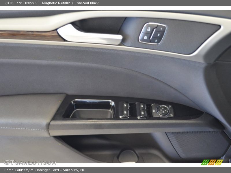 Magnetic Metallic / Charcoal Black 2016 Ford Fusion SE