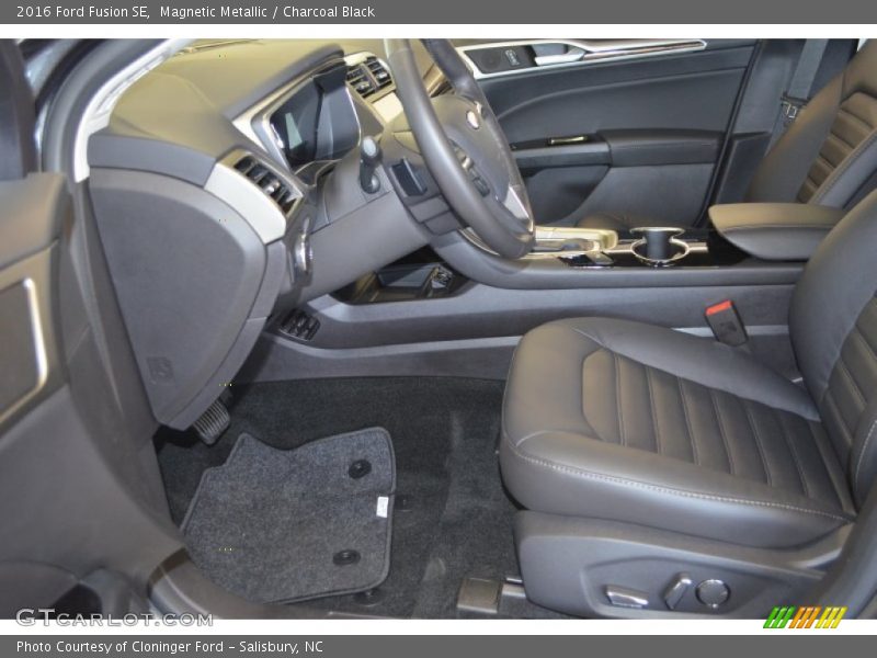 Magnetic Metallic / Charcoal Black 2016 Ford Fusion SE