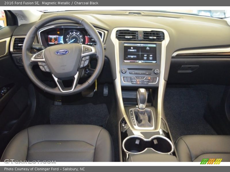 Magnetic Metallic / Charcoal Black 2016 Ford Fusion SE