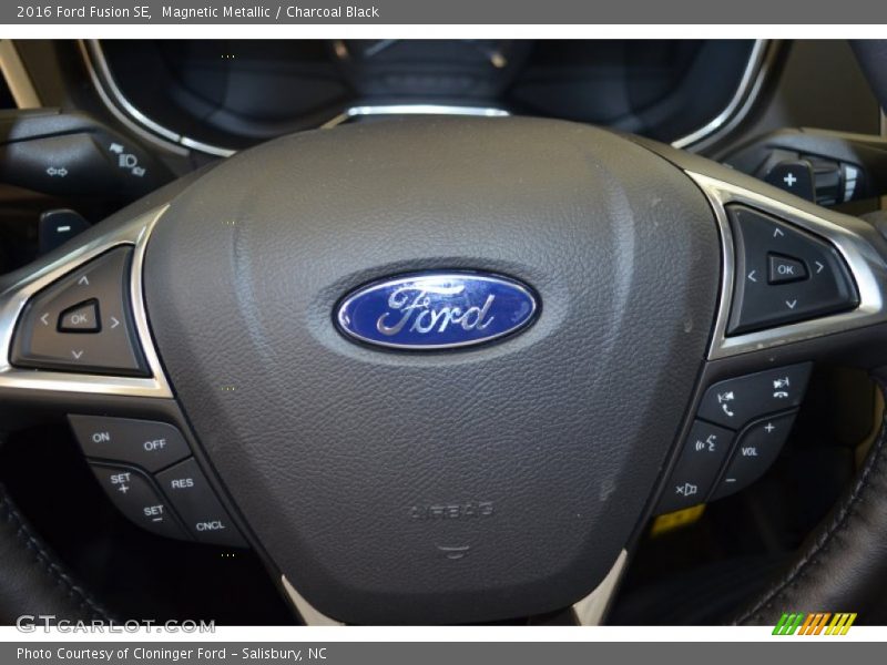 Magnetic Metallic / Charcoal Black 2016 Ford Fusion SE
