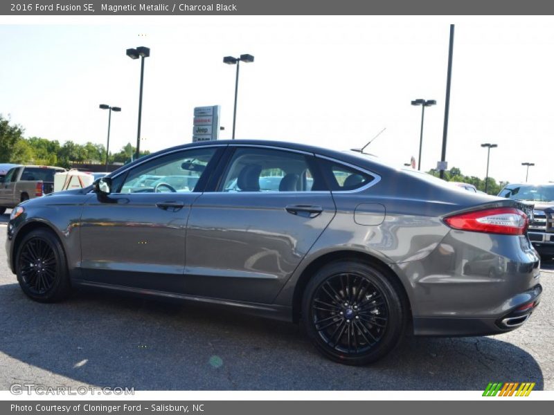 Magnetic Metallic / Charcoal Black 2016 Ford Fusion SE