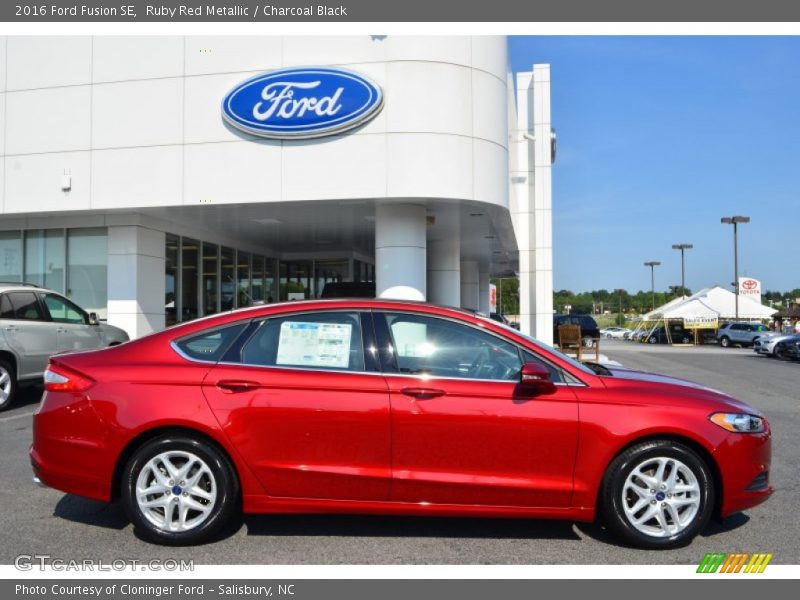 Ruby Red Metallic / Charcoal Black 2016 Ford Fusion SE