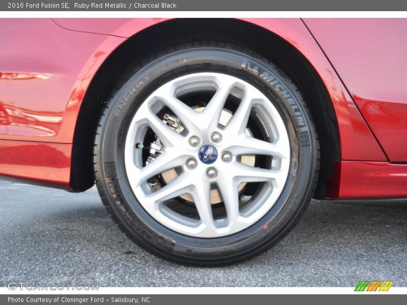 Ruby Red Metallic / Charcoal Black 2016 Ford Fusion SE