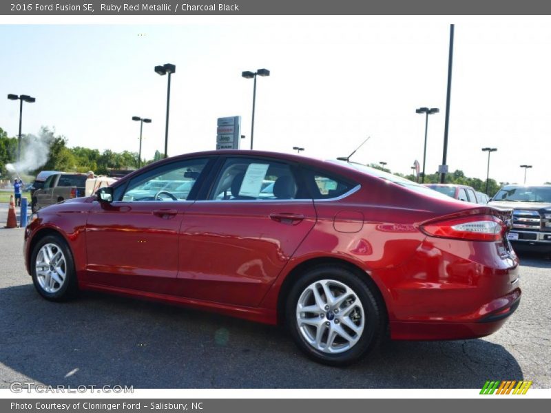 Ruby Red Metallic / Charcoal Black 2016 Ford Fusion SE