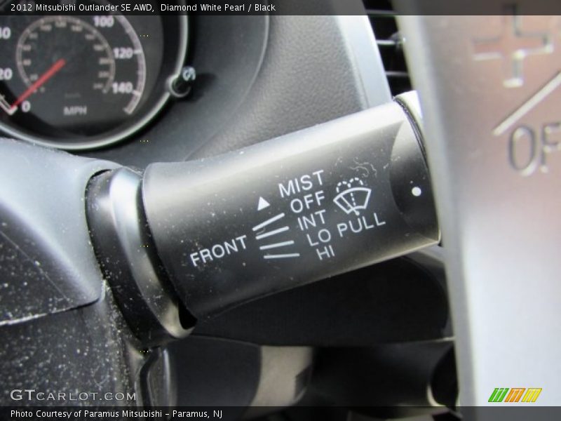 Diamond White Pearl / Black 2012 Mitsubishi Outlander SE AWD