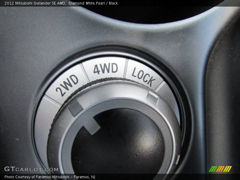 Diamond White Pearl / Black 2012 Mitsubishi Outlander SE AWD
