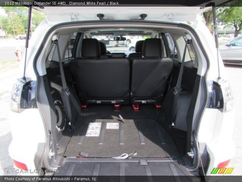 Diamond White Pearl / Black 2012 Mitsubishi Outlander SE AWD