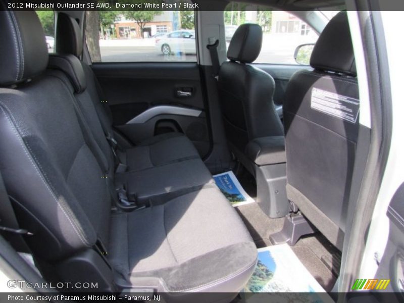 Diamond White Pearl / Black 2012 Mitsubishi Outlander SE AWD