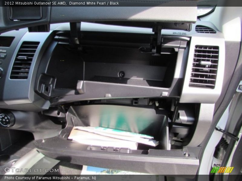 Diamond White Pearl / Black 2012 Mitsubishi Outlander SE AWD