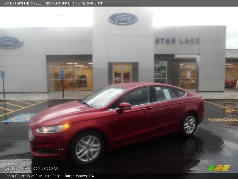 Ruby Red Metallic / Charcoal Black 2016 Ford Fusion SE