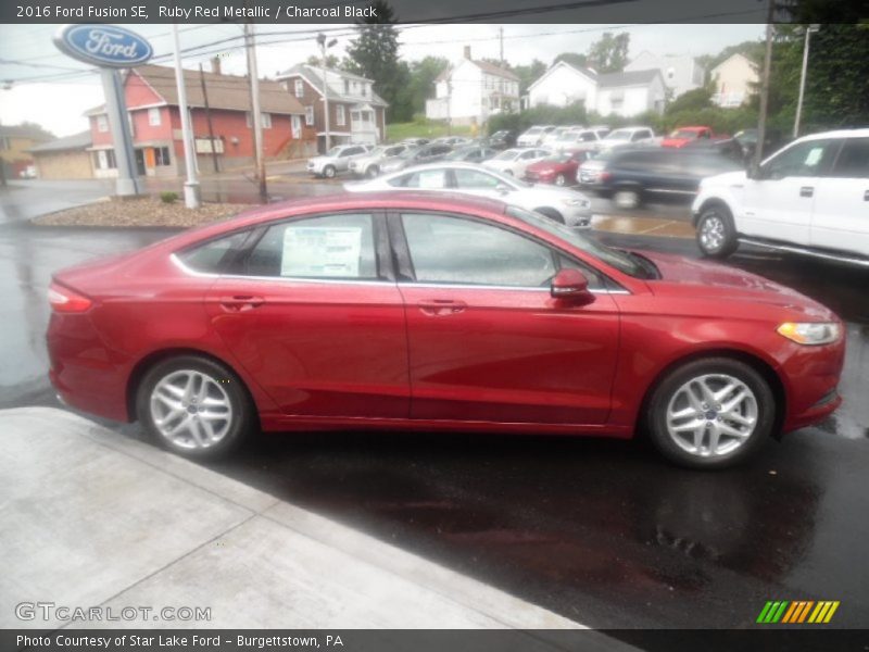 Ruby Red Metallic / Charcoal Black 2016 Ford Fusion SE