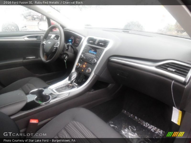 Ruby Red Metallic / Charcoal Black 2016 Ford Fusion SE