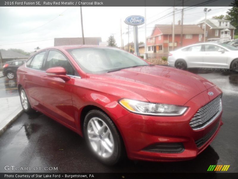 Ruby Red Metallic / Charcoal Black 2016 Ford Fusion SE
