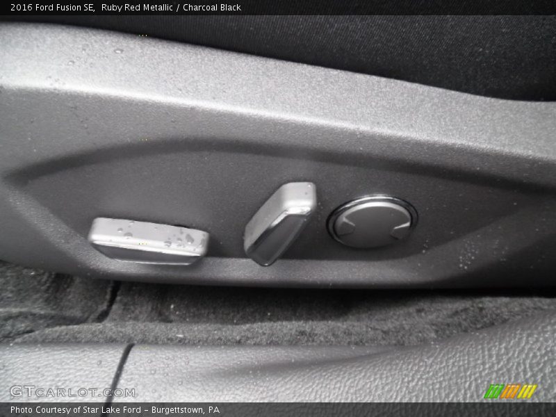 Ruby Red Metallic / Charcoal Black 2016 Ford Fusion SE