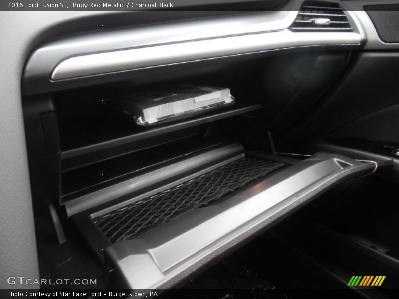 Ruby Red Metallic / Charcoal Black 2016 Ford Fusion SE