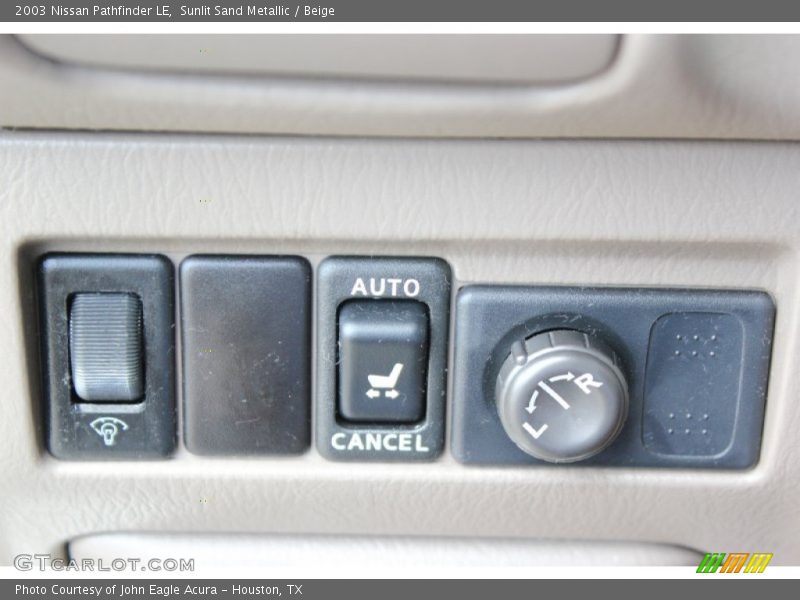Sunlit Sand Metallic / Beige 2003 Nissan Pathfinder LE