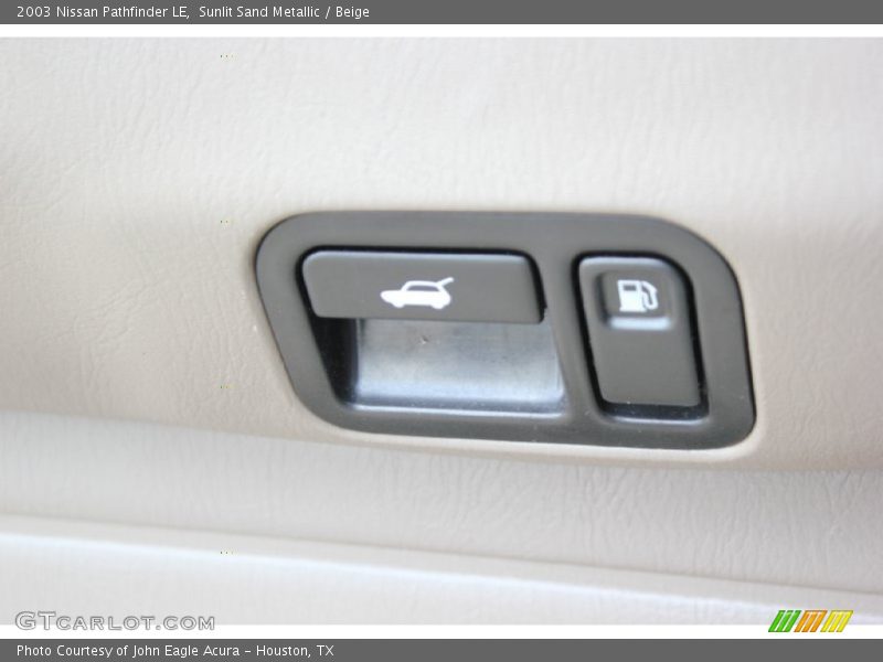 Sunlit Sand Metallic / Beige 2003 Nissan Pathfinder LE