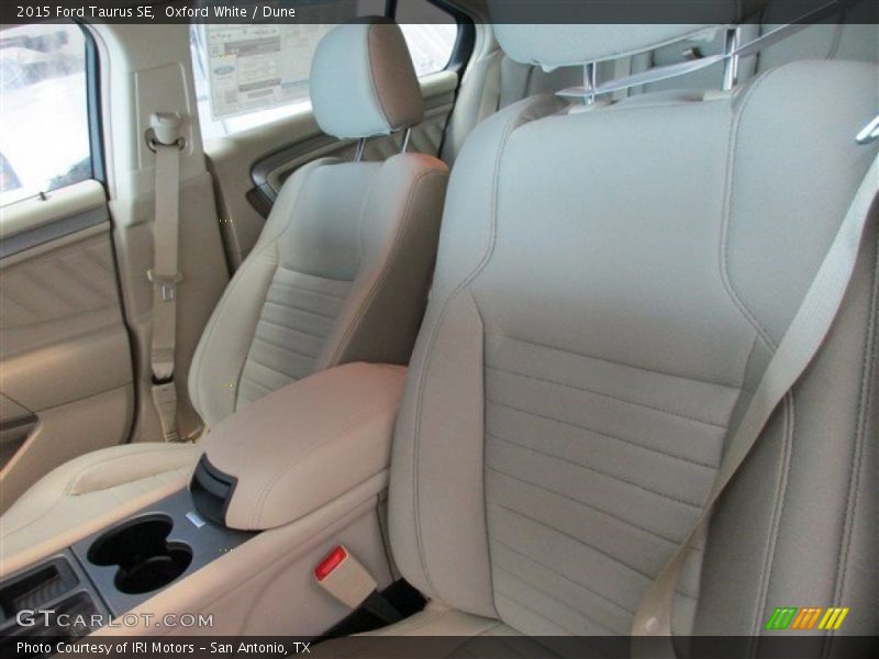 Oxford White / Dune 2015 Ford Taurus SE