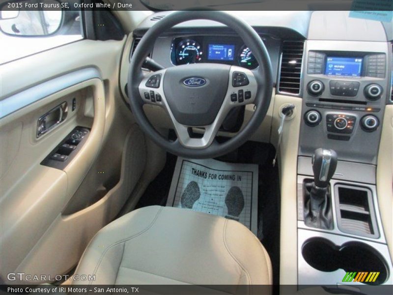 Oxford White / Dune 2015 Ford Taurus SE