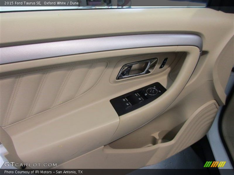 Oxford White / Dune 2015 Ford Taurus SE