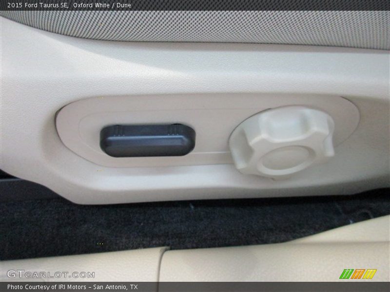 Oxford White / Dune 2015 Ford Taurus SE