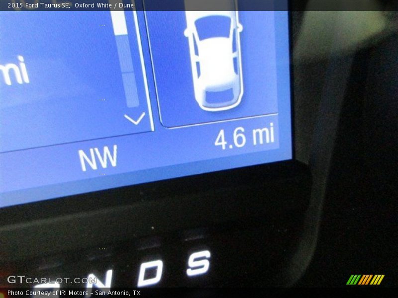 Oxford White / Dune 2015 Ford Taurus SE