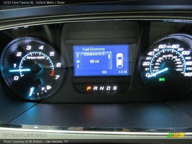 Oxford White / Dune 2015 Ford Taurus SE