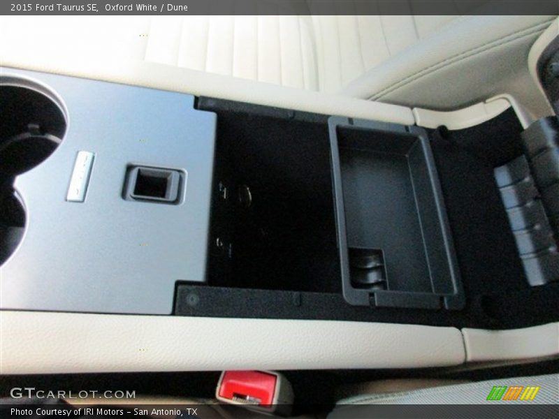 Oxford White / Dune 2015 Ford Taurus SE
