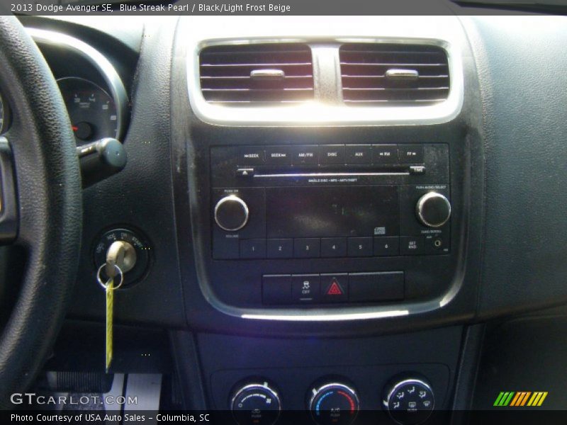 Blue Streak Pearl / Black/Light Frost Beige 2013 Dodge Avenger SE