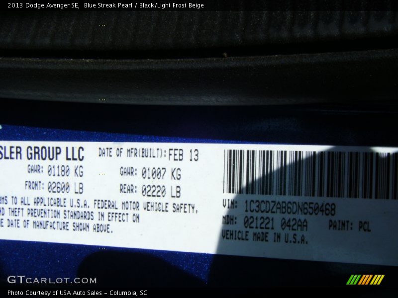 Blue Streak Pearl / Black/Light Frost Beige 2013 Dodge Avenger SE