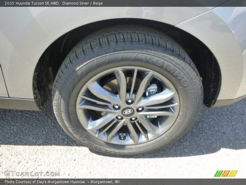 Diamond Silver / Beige 2015 Hyundai Tucson SE AWD