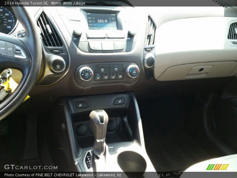 Winter White / Beige 2014 Hyundai Tucson SE