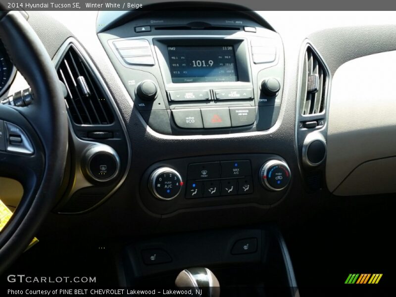 Winter White / Beige 2014 Hyundai Tucson SE