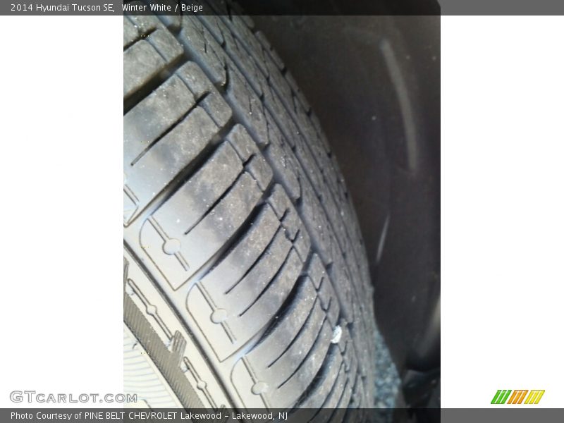 Winter White / Beige 2014 Hyundai Tucson SE