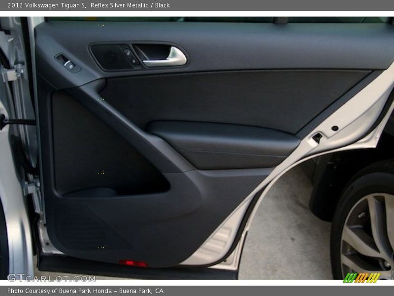 Reflex Silver Metallic / Black 2012 Volkswagen Tiguan S