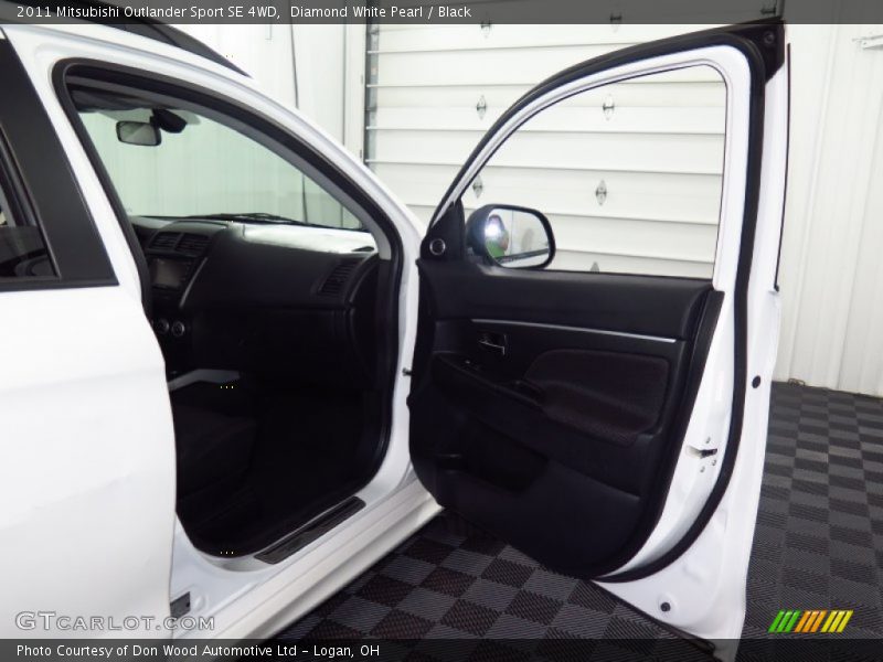 Diamond White Pearl / Black 2011 Mitsubishi Outlander Sport SE 4WD