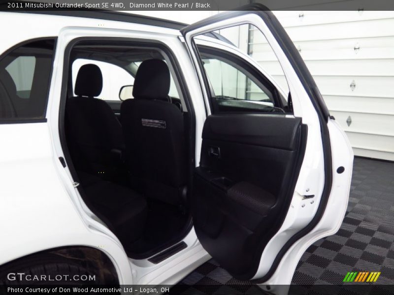 Diamond White Pearl / Black 2011 Mitsubishi Outlander Sport SE 4WD