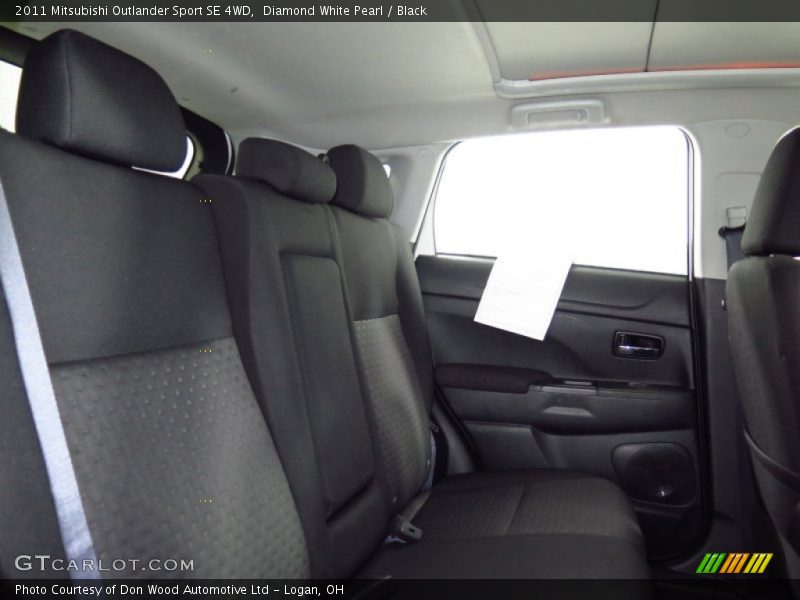 Diamond White Pearl / Black 2011 Mitsubishi Outlander Sport SE 4WD