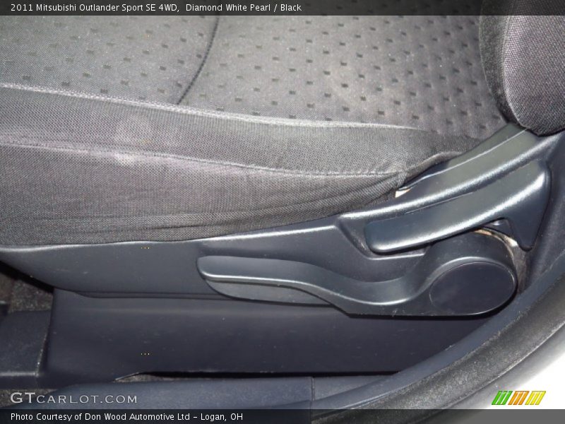 Diamond White Pearl / Black 2011 Mitsubishi Outlander Sport SE 4WD