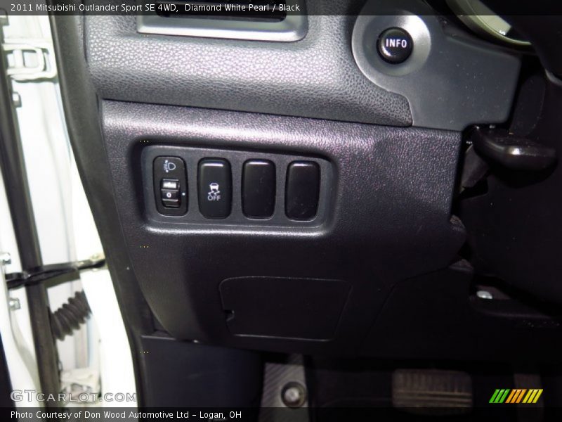 Diamond White Pearl / Black 2011 Mitsubishi Outlander Sport SE 4WD