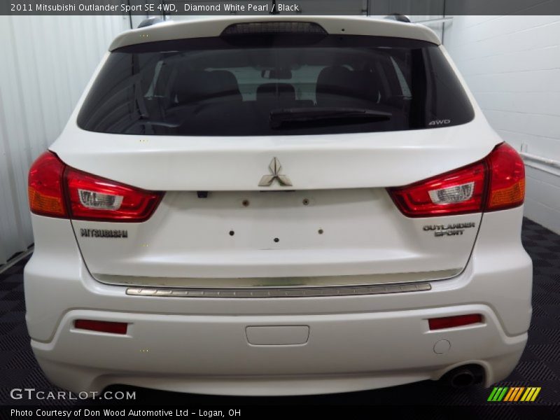 Diamond White Pearl / Black 2011 Mitsubishi Outlander Sport SE 4WD