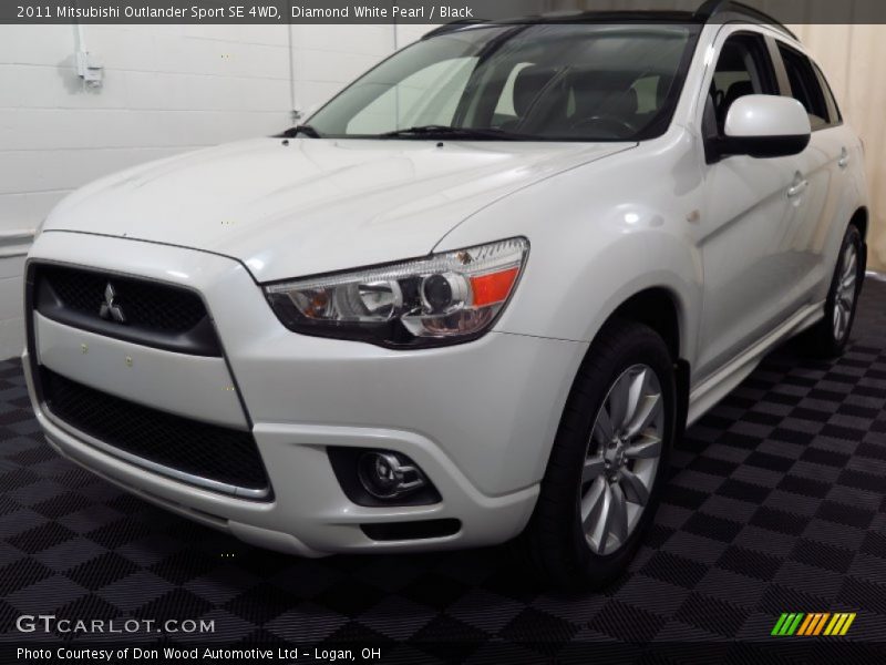 Diamond White Pearl / Black 2011 Mitsubishi Outlander Sport SE 4WD