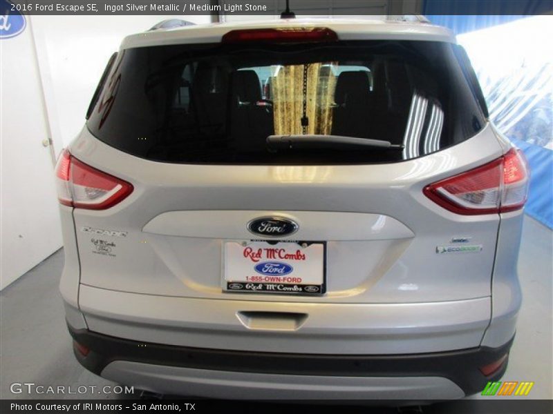 Ingot Silver Metallic / Medium Light Stone 2016 Ford Escape SE