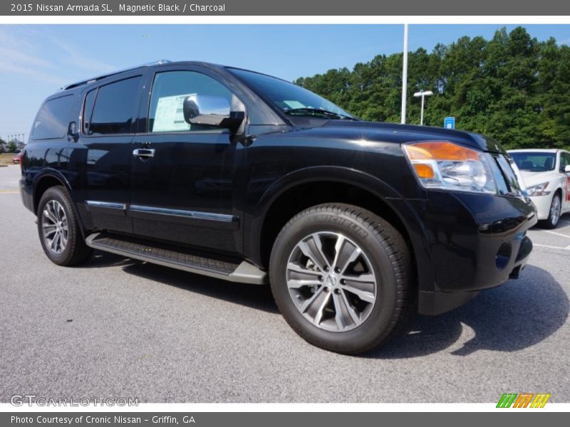 Front 3/4 View of 2015 Armada SL